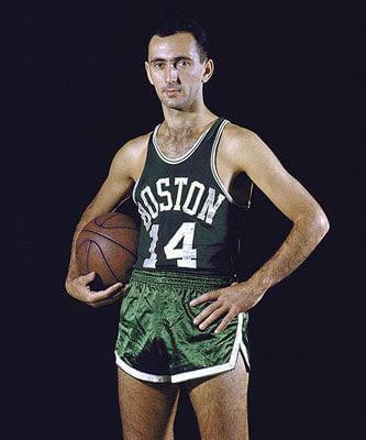 两人传接球，第三人要动 国际米兰这场比赛中有大量的“第三人动” 战术视角