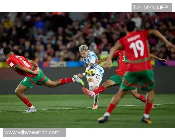 记者：曼联领跑谢什科争夺战，莱比锡要价7500万欧+浮动